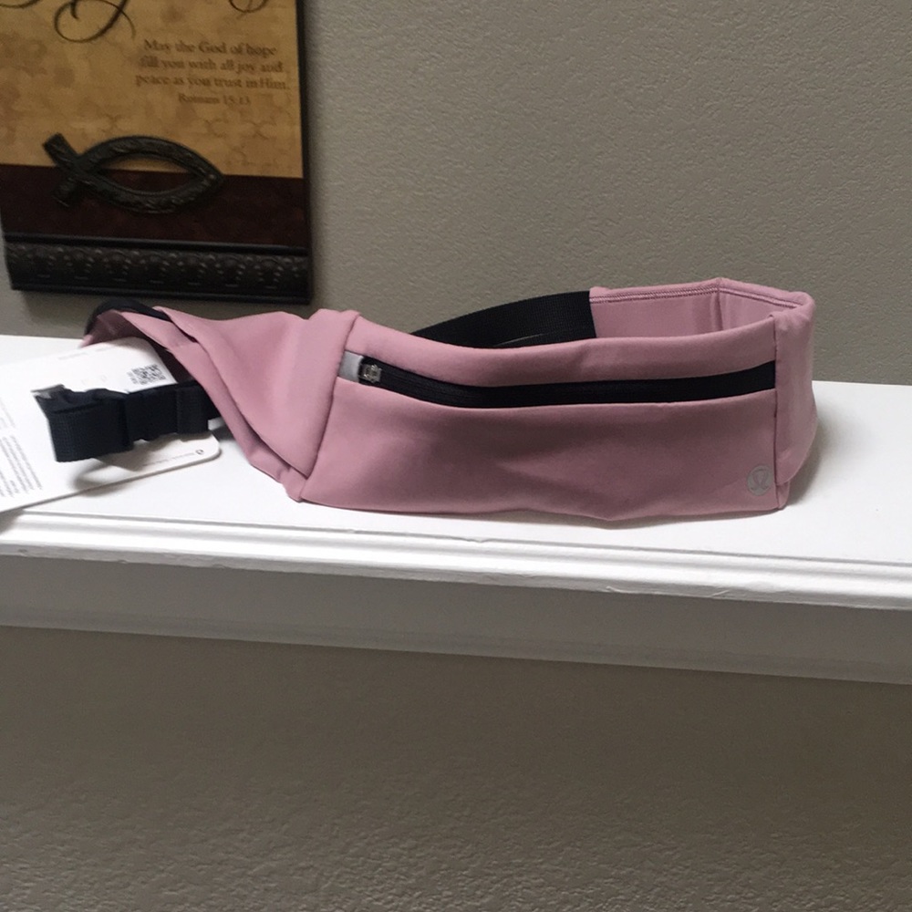 Lululemon Pink bag NWT size small